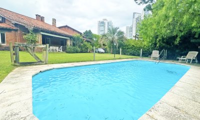 565 m2 construidos, 1.495 m2 de terreno. Playa Mansa