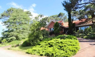San Rafael, con piscina. Terreno alto con buena orientación