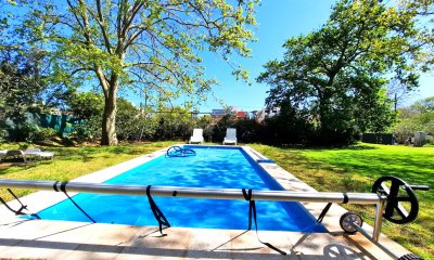 A 1 cuadra de la playa mansa en zona paradas. Gran jardín y piscina