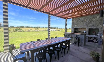 Barrio privado en Manantiales, 2 suites, losa radiante, aberturas dobles.