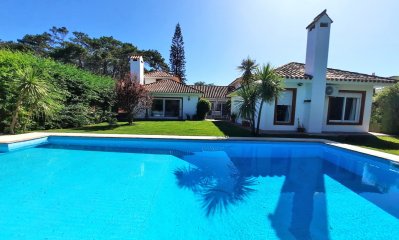 Espectacular casa, con piscina y gran jardín a 200 metros de playa brava