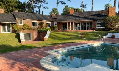 Espectacular residencia en Cantegril. Muchos m2 construidos!