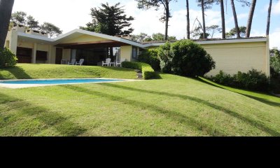 Una manzana completa, piscina, con proyecto de hotel aprobado