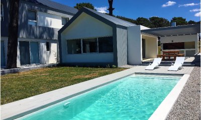 José Ignacio, hermosa casa en barrio privado.