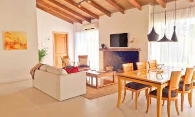 Barrio privado, 1.426 m2 de terreno. 4 dorm + escritorio.