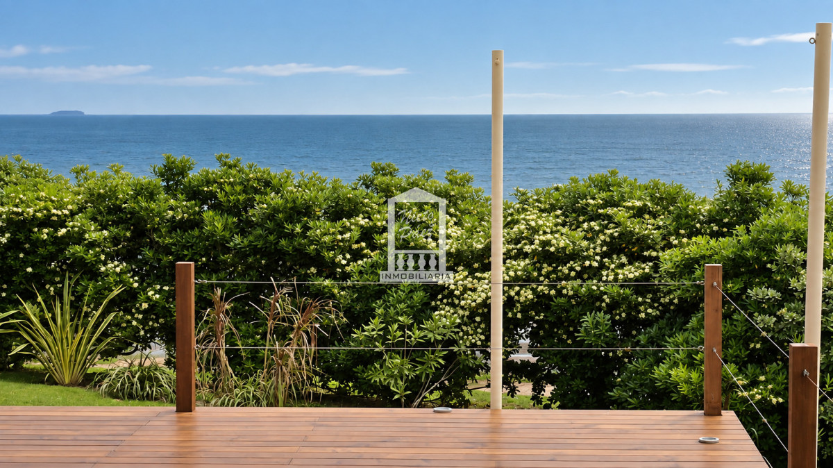 Casa ID.31423 - Primera fila en playa mansa, sobre la rambla con vista al mar. 
