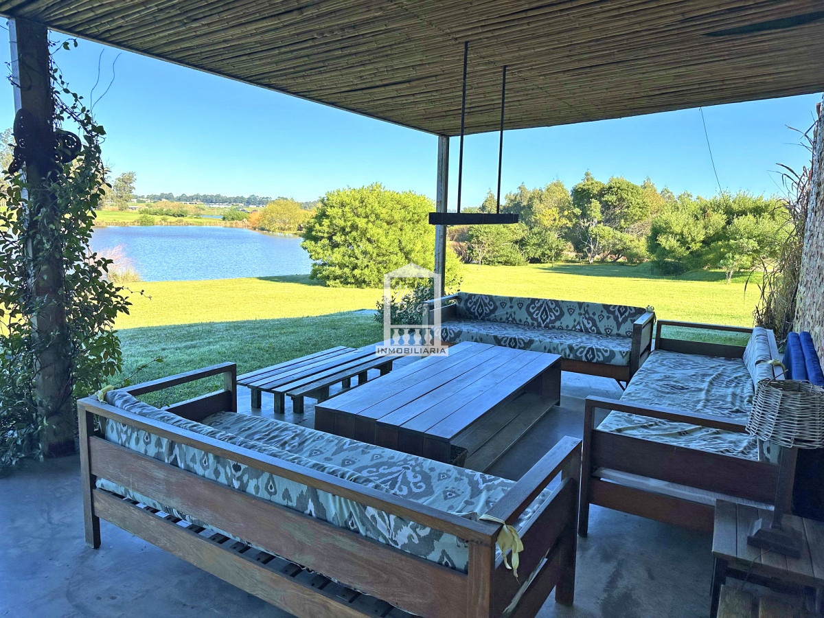 Casa ID.37708 - Pueblo Mío, sobre lago, 4 suites, piscina. Barrio Privado de lujo con amenities.