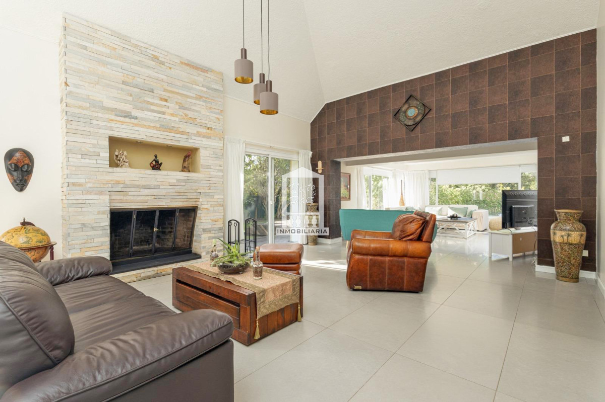 Casa ID.34603 - Oportunidad en el country, 5 dorm, piscina climatizada, 474 m2 construidos