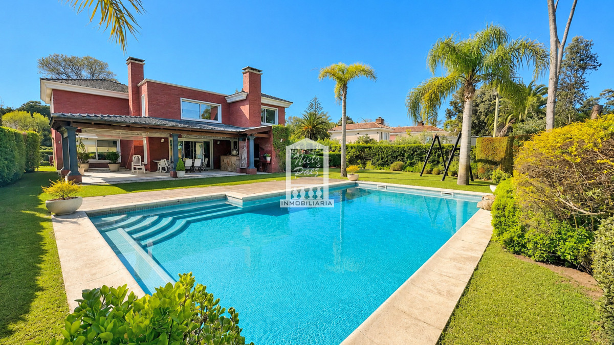 Casa ID.39618 - Mansa, 487 m2 construidos. Losa radiante. Piscina climatizada