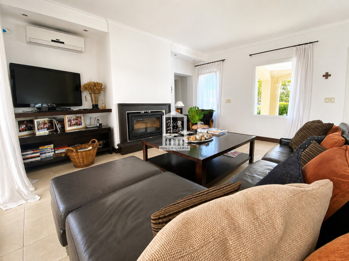 Casa ID.34498 - Barrio privado, Playa Mansa, 4 suites, piscina, playroom, barbacoa.
