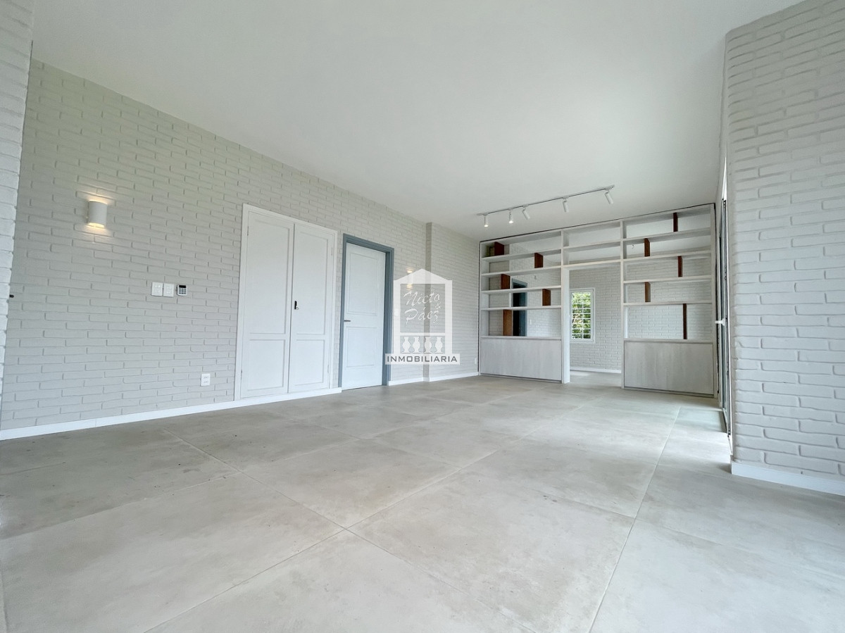 Casa ID.40005 - Totalmente renovada en la mejor zona de la península!