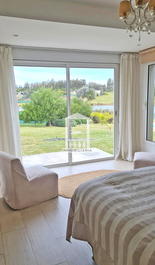 Casa ID.37708 - Pueblo Mío, sobre lago, 4 suites, piscina. Barrio Privado de lujo con amenities.
