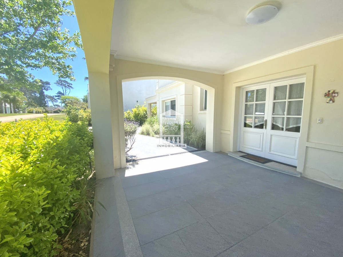 Casa ID.34498 - Barrio privado, Playa Mansa, 4 suites, piscina, playroom, barbacoa.