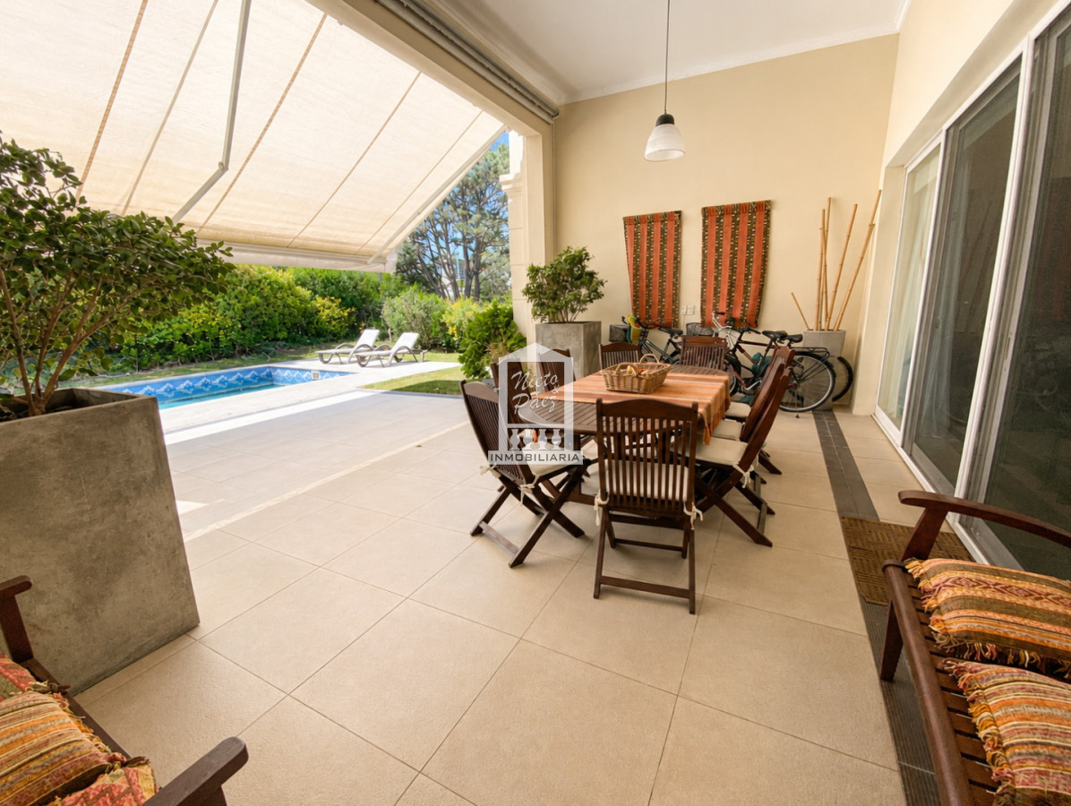 Casa ID.34498 - Barrio privado, Playa Mansa, 4 suites, piscina, playroom, barbacoa.