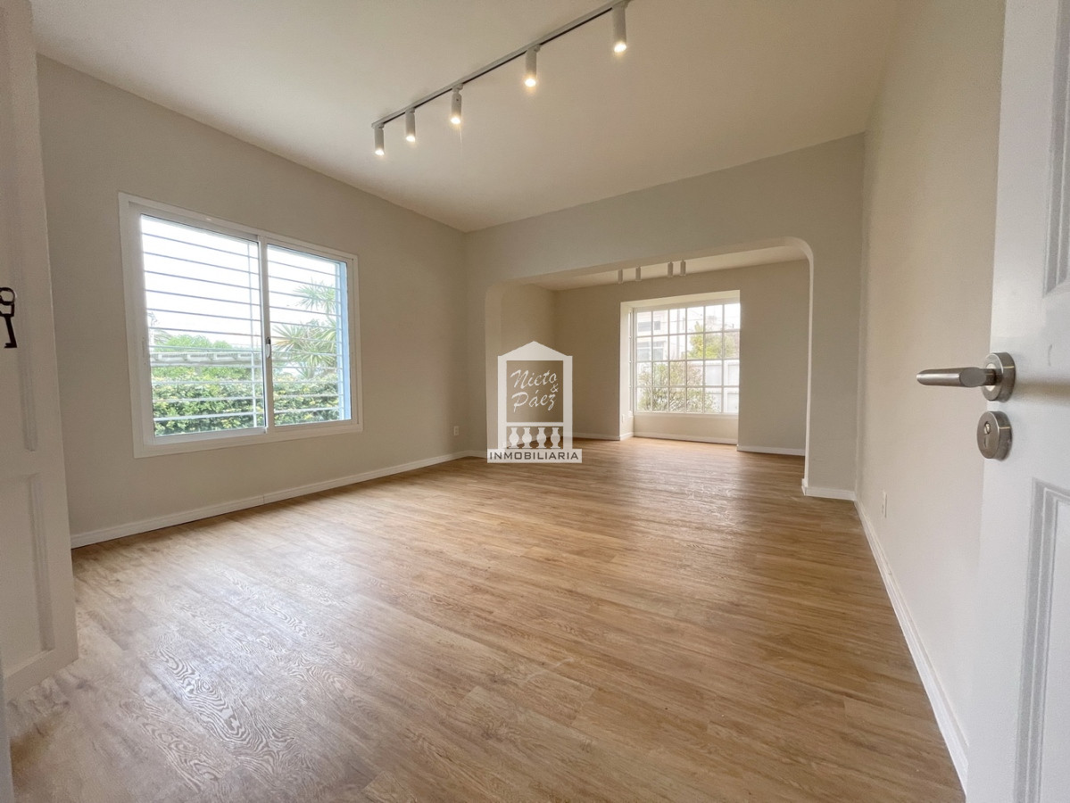 Casa ID.40005 - Totalmente renovada en la mejor zona de la península!
