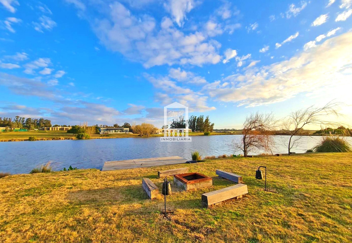 Casa ID.37708 - Pueblo Mío, sobre lago, 4 suites, piscina. Barrio Privado de lujo con amenities.