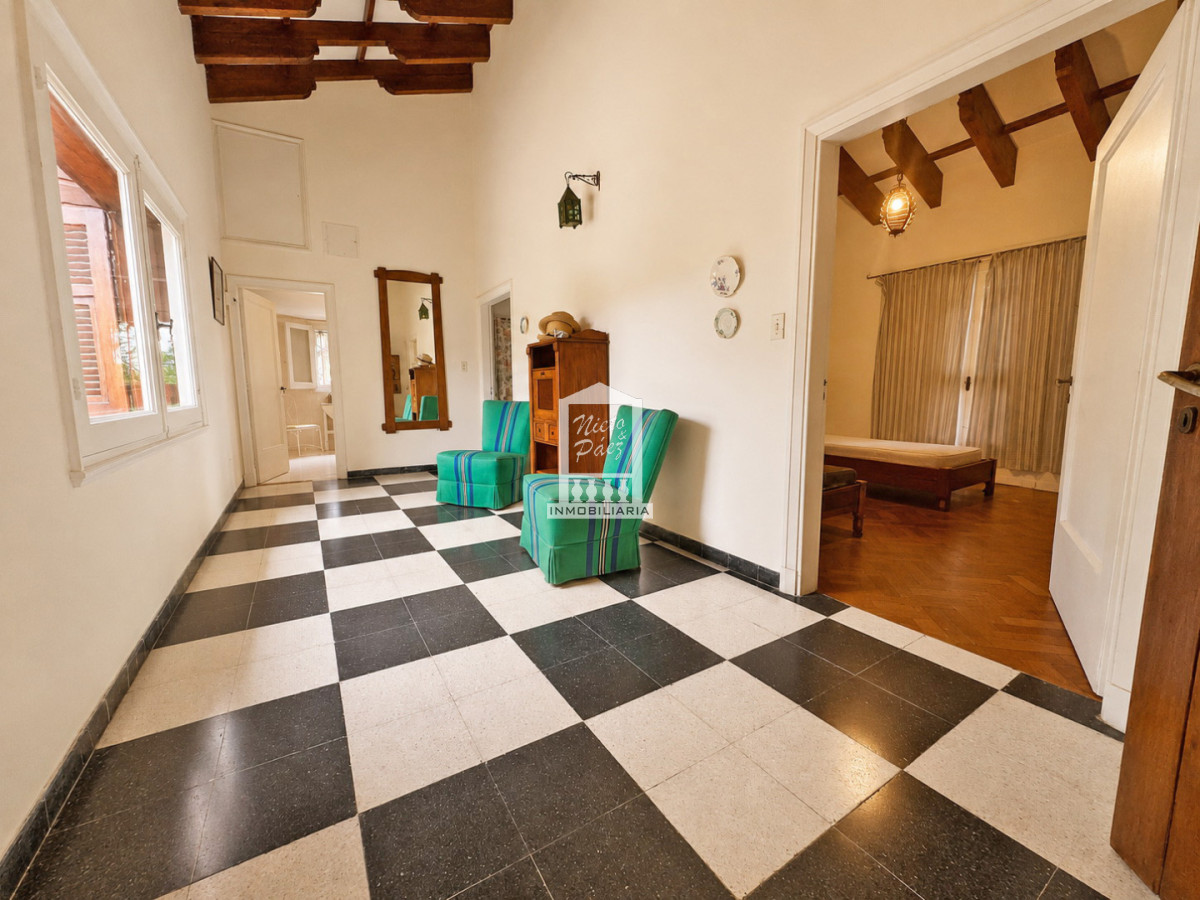 Casa ID.40237 - 565 m2 construidos, 1.495 m2 de terreno. Playa Mansa