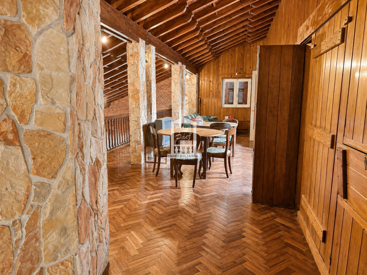 Casa ID.40237 - 565 m2 construidos, 1.495 m2 de terreno. Playa Mansa