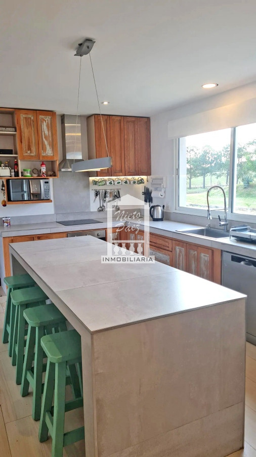 Casa ID.37708 - Pueblo Mío, sobre lago, 4 suites, piscina. Barrio Privado de lujo con amenities.