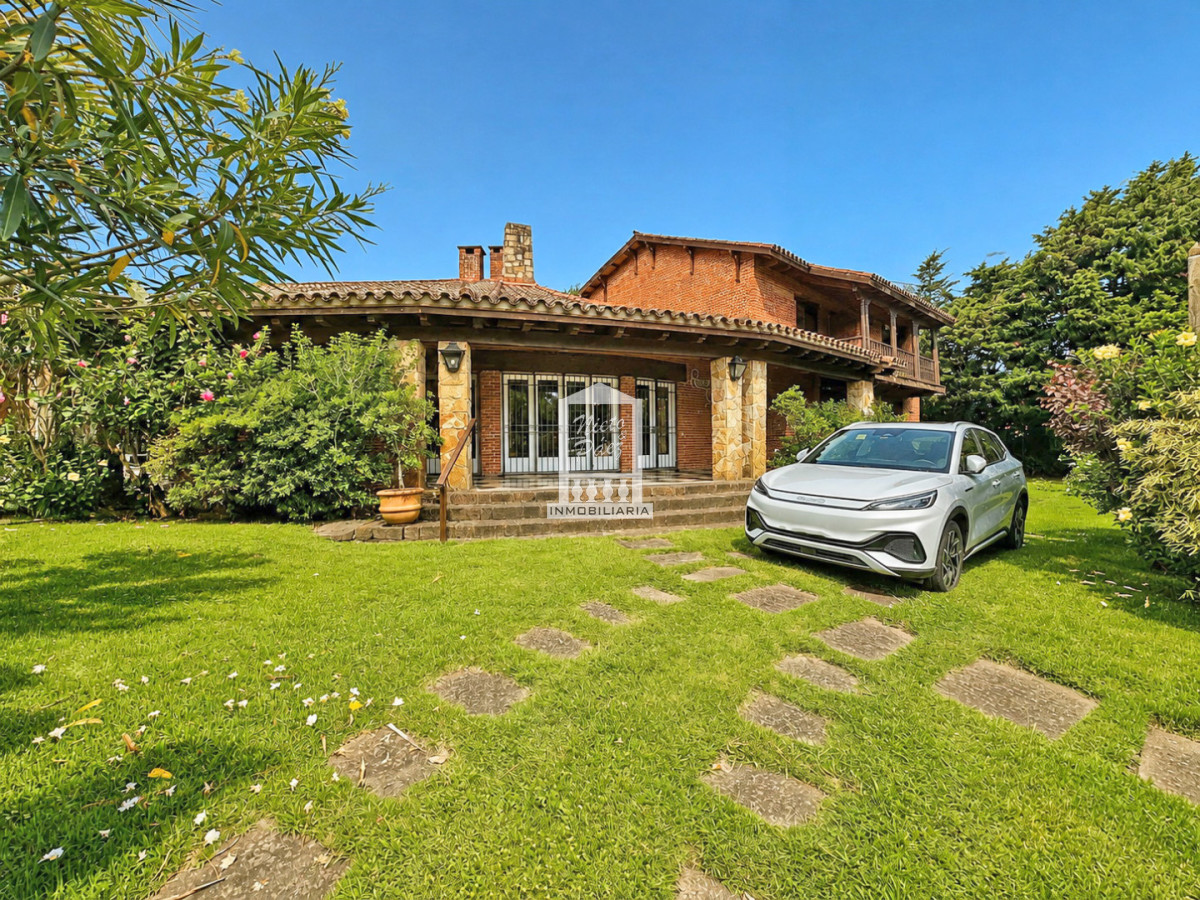 Casa ID.40237 - 565 m2 construidos, 1.495 m2 de terreno. Playa Mansa