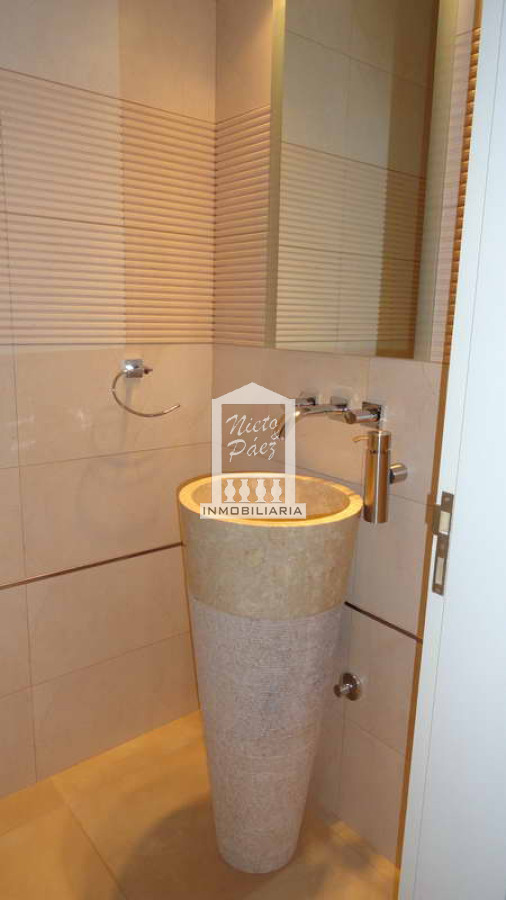 Casa ID.33507 - Playa Mansa, barrio privado. 4 suites + servicio, piscina. Losa radiante