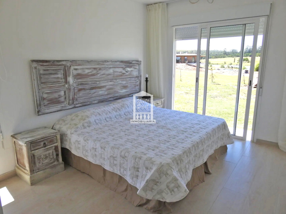 Casa ID.37708 - Pueblo Mío, sobre lago, 4 suites, piscina. Barrio Privado de lujo con amenities.