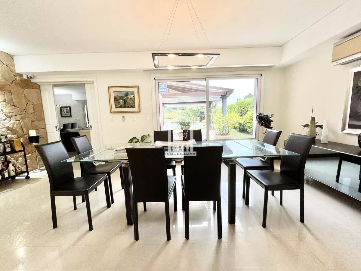 Casa ID.39618 - Mansa, 487 m2 construidos. Losa radiante. Piscina climatizada