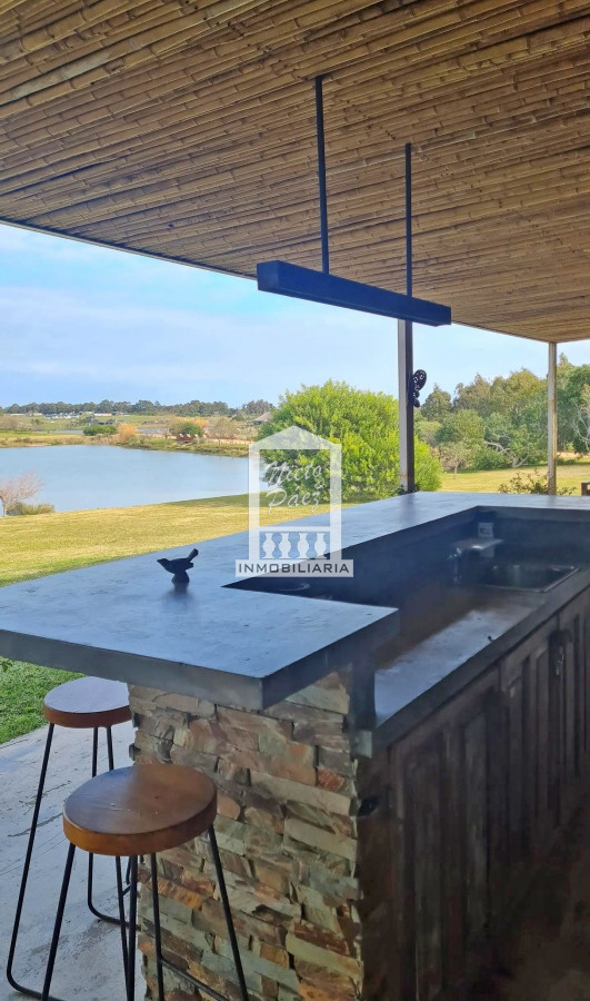 Casa ID.37708 - Pueblo Mío, sobre lago, 4 suites, piscina. Barrio Privado de lujo con amenities.