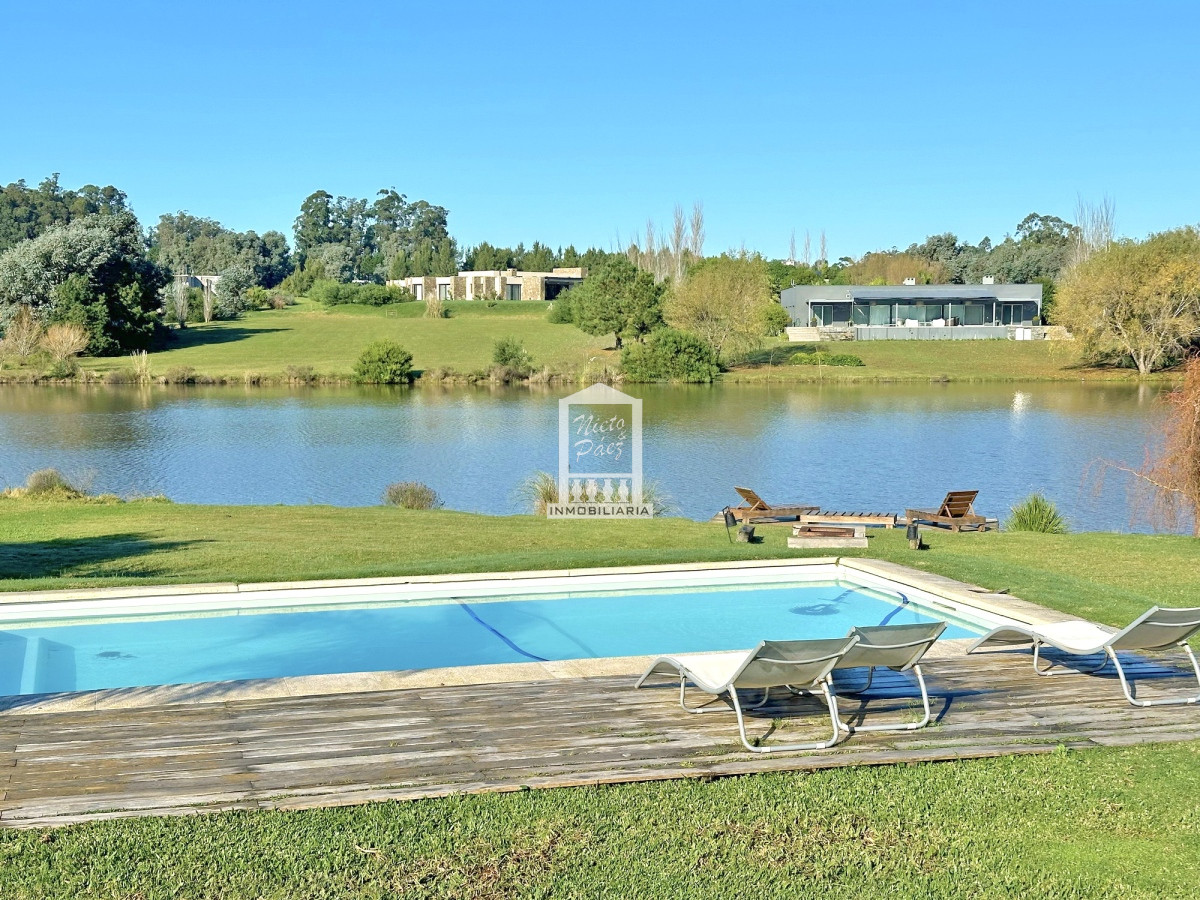 Casa ID.37708 - Pueblo Mío, sobre lago, 4 suites, piscina. Barrio Privado de lujo con amenities.