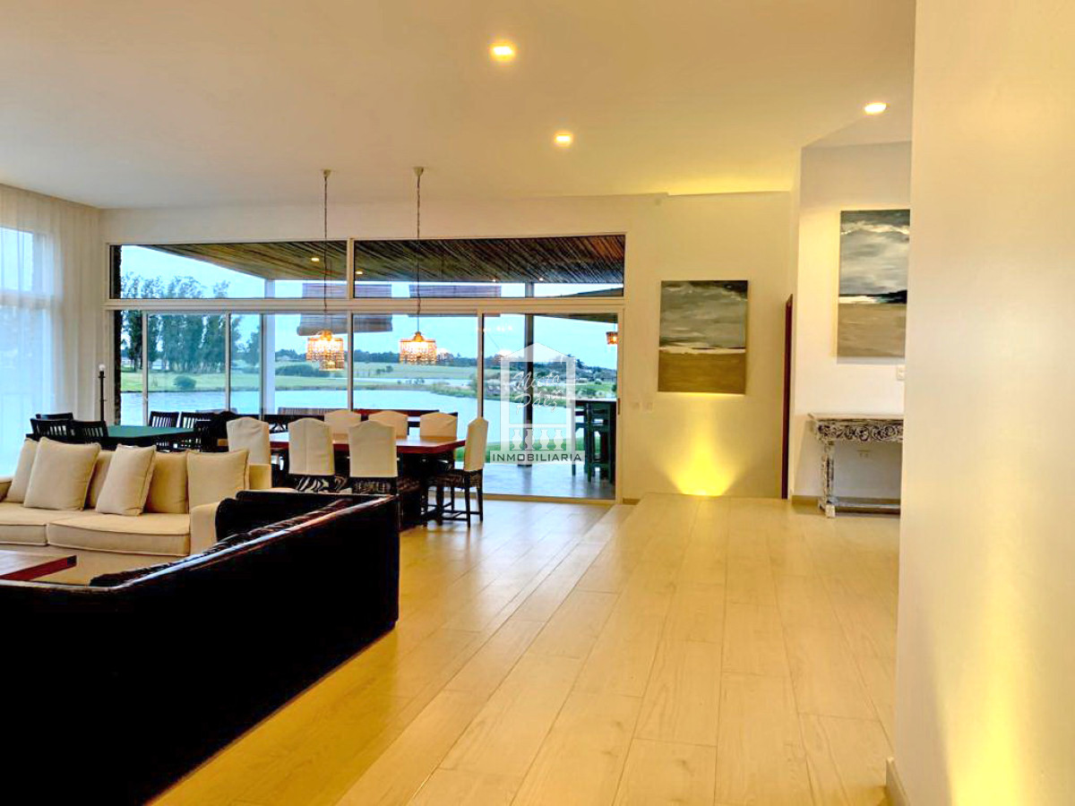 Casa ID.37708 - Pueblo Mío, sobre lago, 4 suites, piscina. Barrio Privado de lujo con amenities.