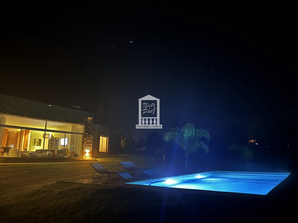 Casa ID.37708 - Pueblo Mío, sobre lago, 4 suites, piscina. Barrio Privado de lujo con amenities.