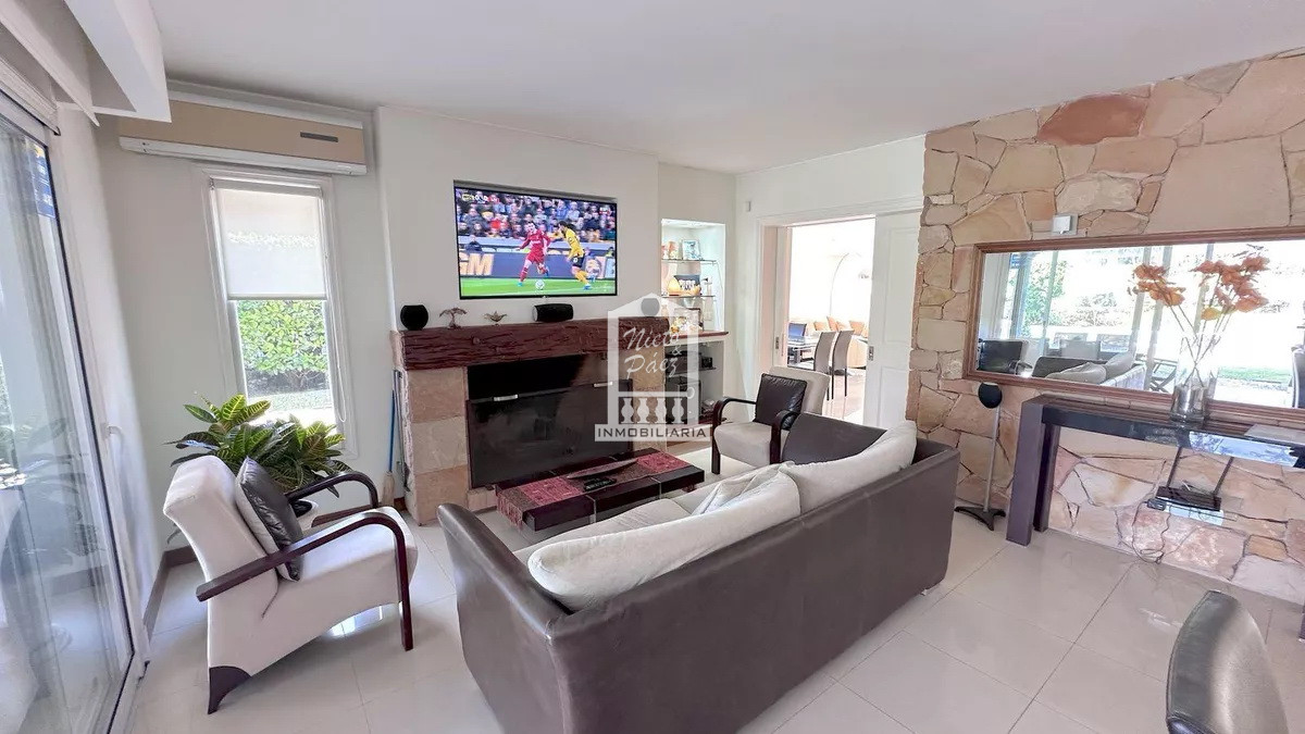 Casa ID.39618 - Mansa, 487 m2 construidos. Losa radiante. Piscina climatizada