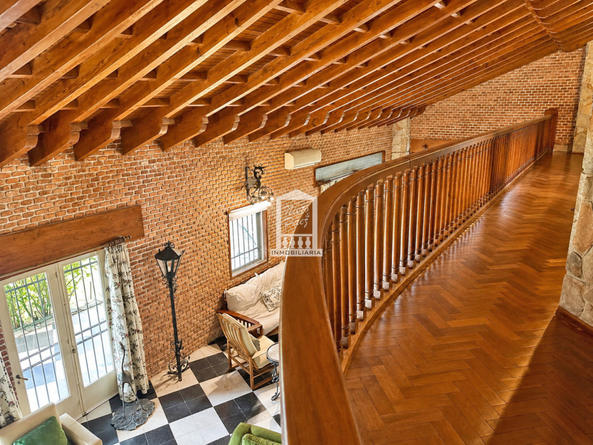 Casa ID.40237 - 565 m2 construidos, 1.495 m2 de terreno. Playa Mansa