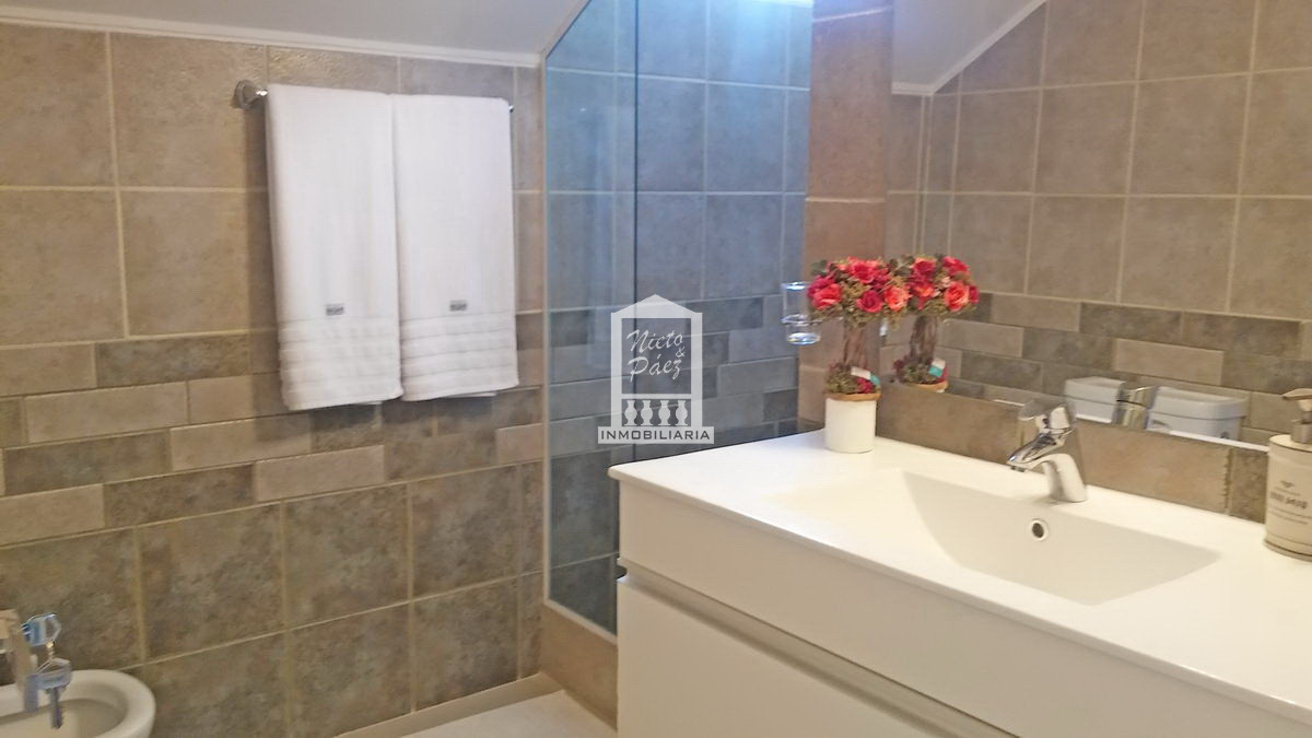 Casa ID.30186 - Playa Mansa, 568 m2 construidos. 5 dorm y dependencia, pileta climatizada