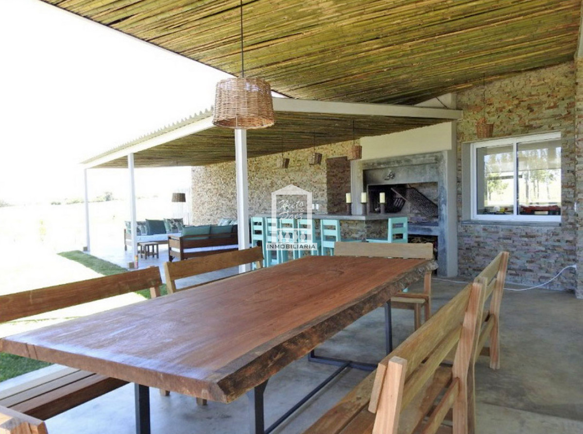 Casa ID.37708 - Pueblo Mío, sobre lago, 4 suites, piscina. Barrio Privado de lujo con amenities.