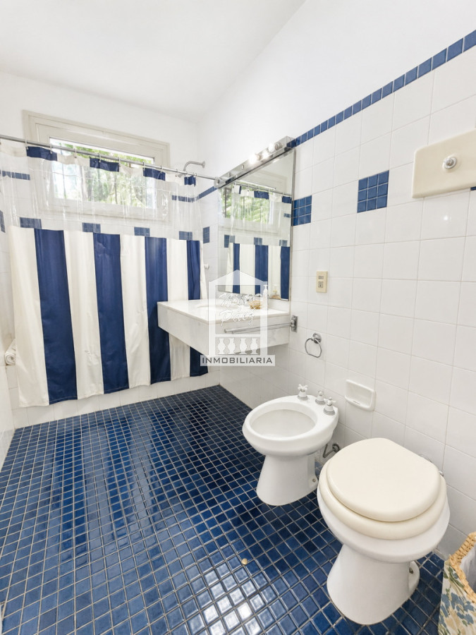 Casa ID.40237 - 565 m2 construidos, 1.495 m2 de terreno. Playa Mansa
