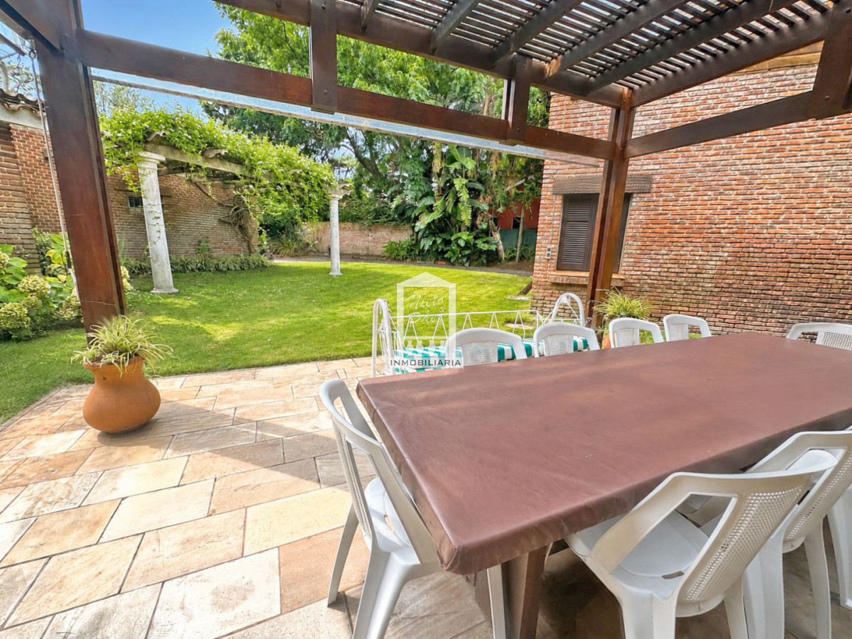 Casa ID.40237 - 565 m2 construidos, 1.495 m2 de terreno. Playa Mansa