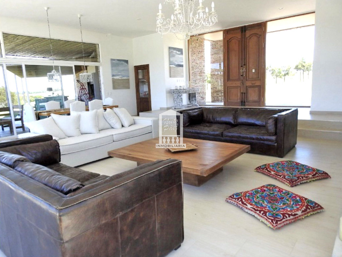 Casa ID.37708 - Pueblo Mío, sobre lago, 4 suites, piscina. Barrio Privado de lujo con amenities.