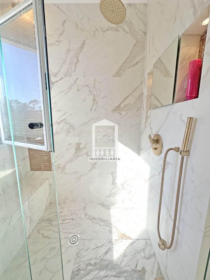 Casa ID.33898 - Barrio Privado. 500 m2 construidos, 1.491 m2 de terreno. Piscina climatizada. Pronta para entrar.