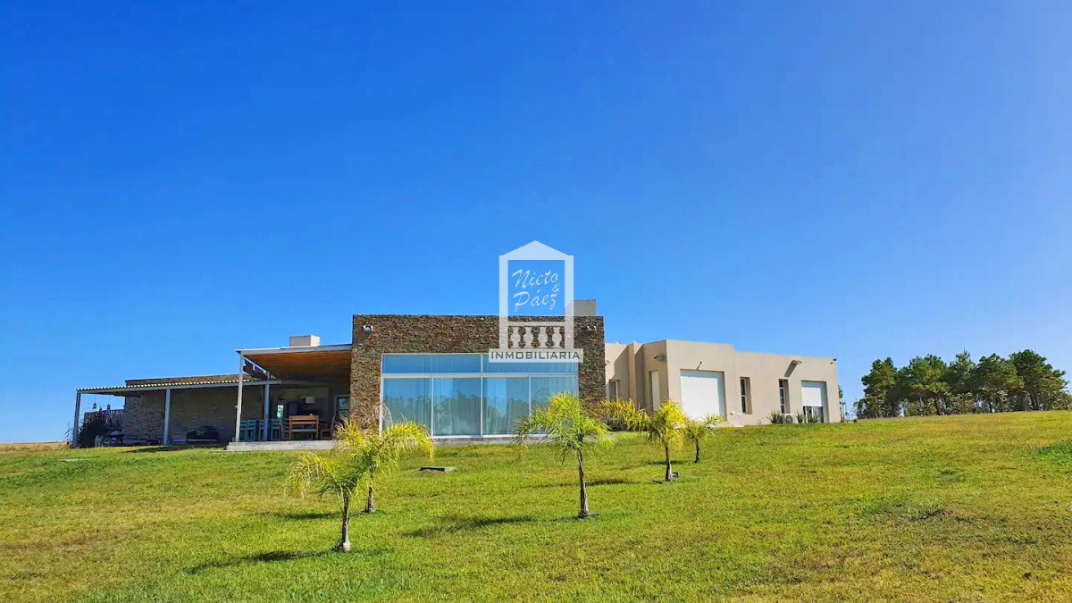 Casa ID.37708 - Pueblo Mío, sobre lago, 4 suites, piscina. Barrio Privado de lujo con amenities.