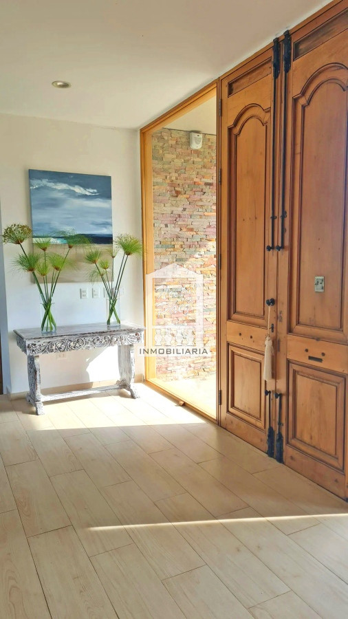 Casa ID.37708 - Pueblo Mío, sobre lago, 4 suites, piscina. Barrio Privado de lujo con amenities.