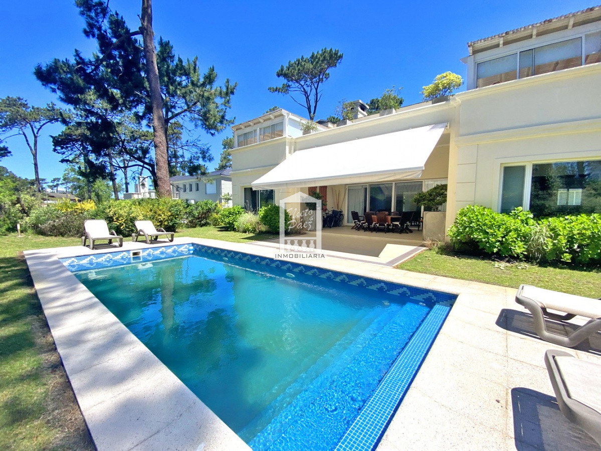 Casa ID.34498 - Barrio privado, Playa Mansa, 4 suites, piscina, playroom, barbacoa.