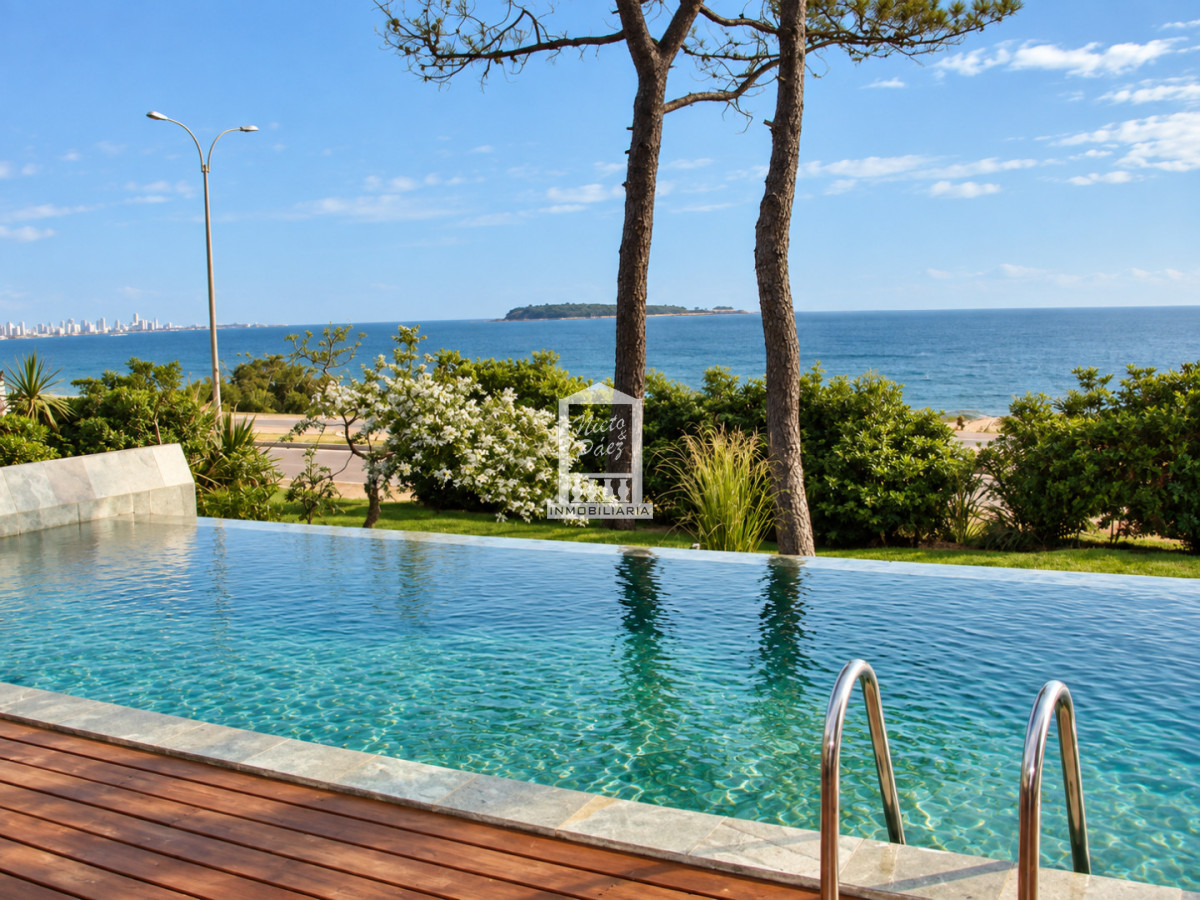 Casa ID.31423 - Primera fila en playa mansa, sobre la rambla con vista al mar. 