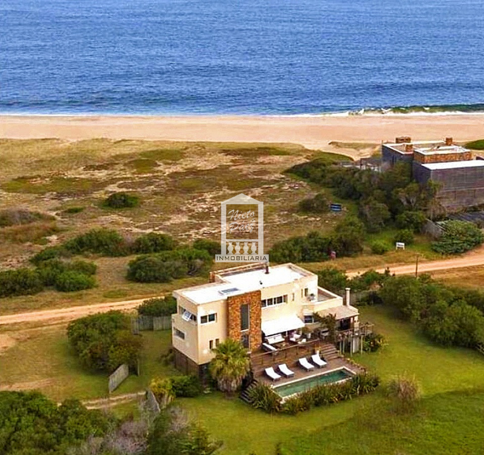 Santa Mónica, de la ruta al mar, piscina.
