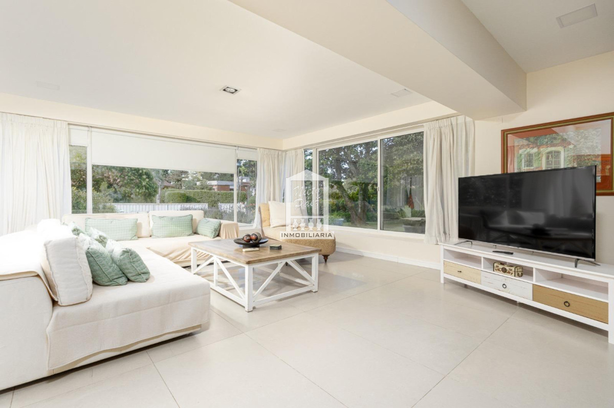 Casa ID.34603 - Oportunidad en el country, 5 dorm, piscina climatizada, 474 m2 construidos