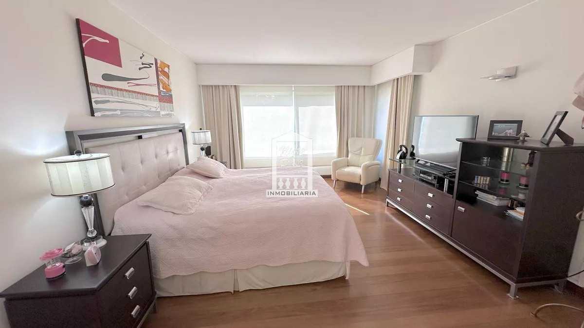 Casa ID.39618 - Mansa, 487 m2 construidos. Losa radiante. Piscina climatizada