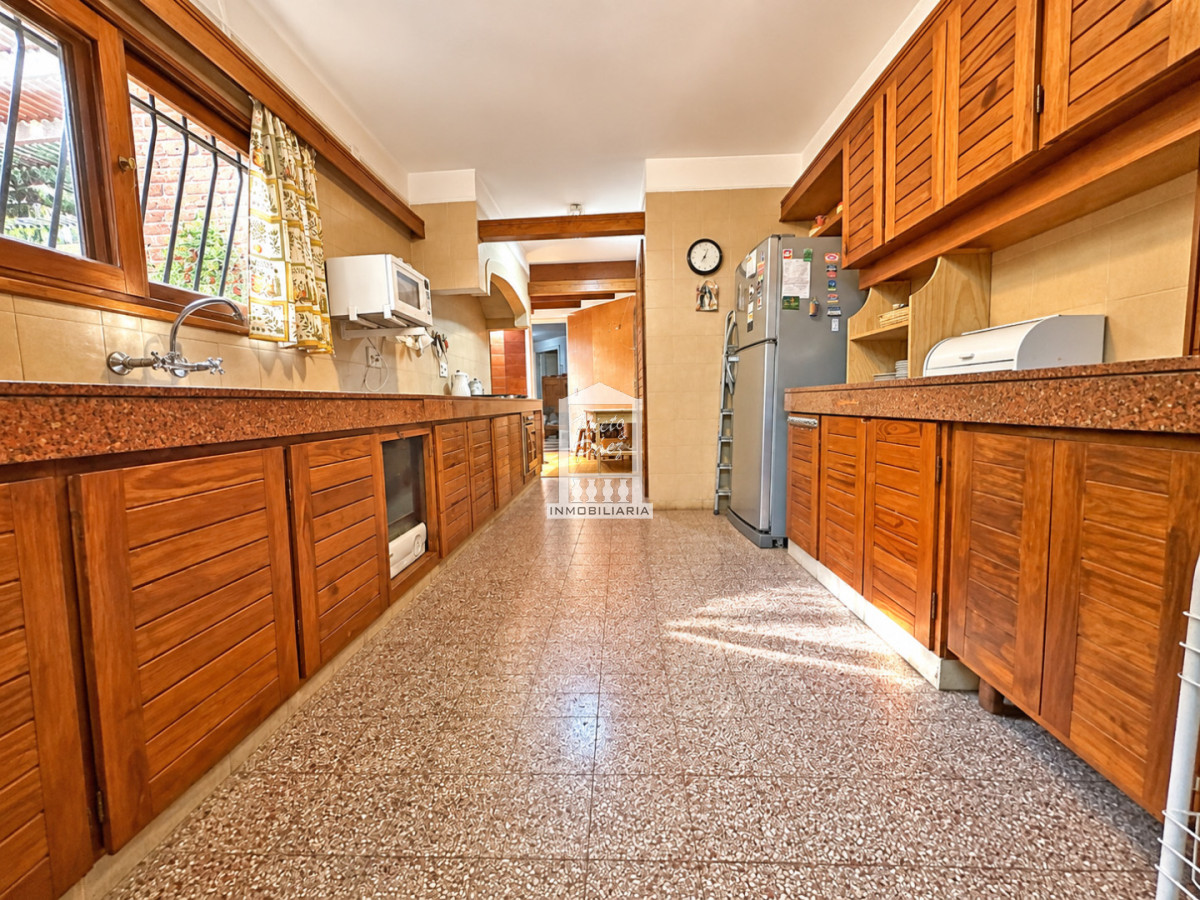 Casa ID.40237 - 565 m2 construidos, 1.495 m2 de terreno. Playa Mansa