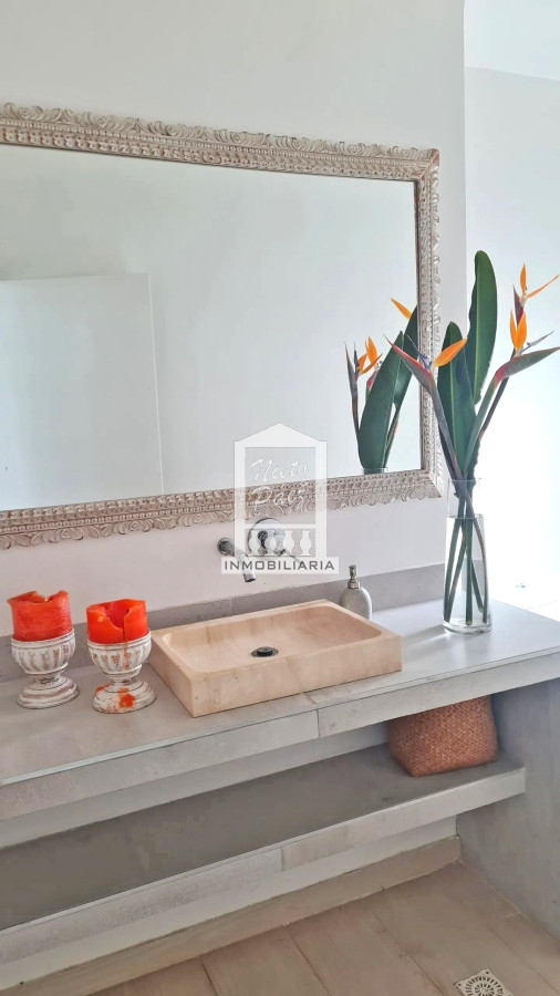 Casa ID.37708 - Pueblo Mío, sobre lago, 4 suites, piscina. Barrio Privado de lujo con amenities.