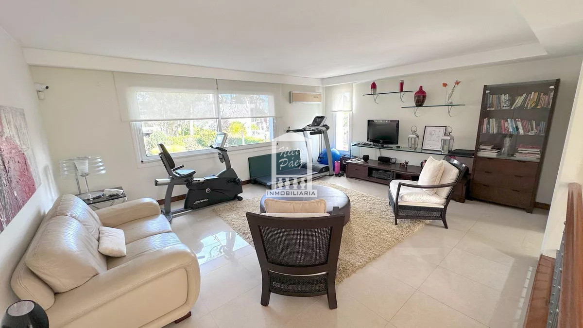 Casa ID.39618 - Mansa, 487 m2 construidos. Losa radiante. Piscina climatizada