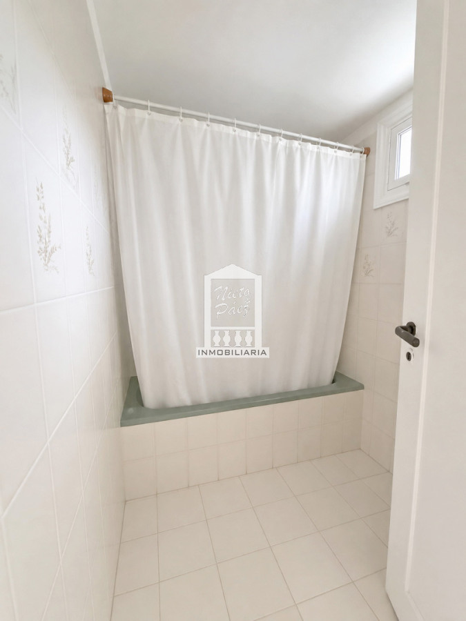 Casa ID.40237 - 565 m2 construidos, 1.495 m2 de terreno. Playa Mansa